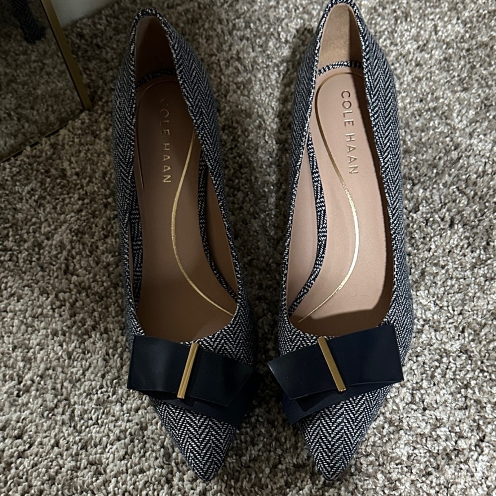 NWT: Cole Haan Women's Navy Herringbone Bow Heels